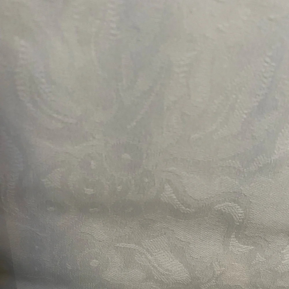 Williams Sonoma Irish Damask Holly & Ribbons Christmas Tablecloth & Six Napkins